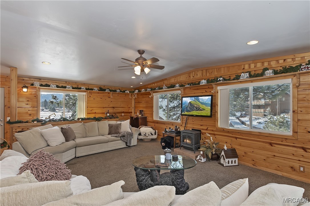 1004 White Mountain Drive Property Photo 6