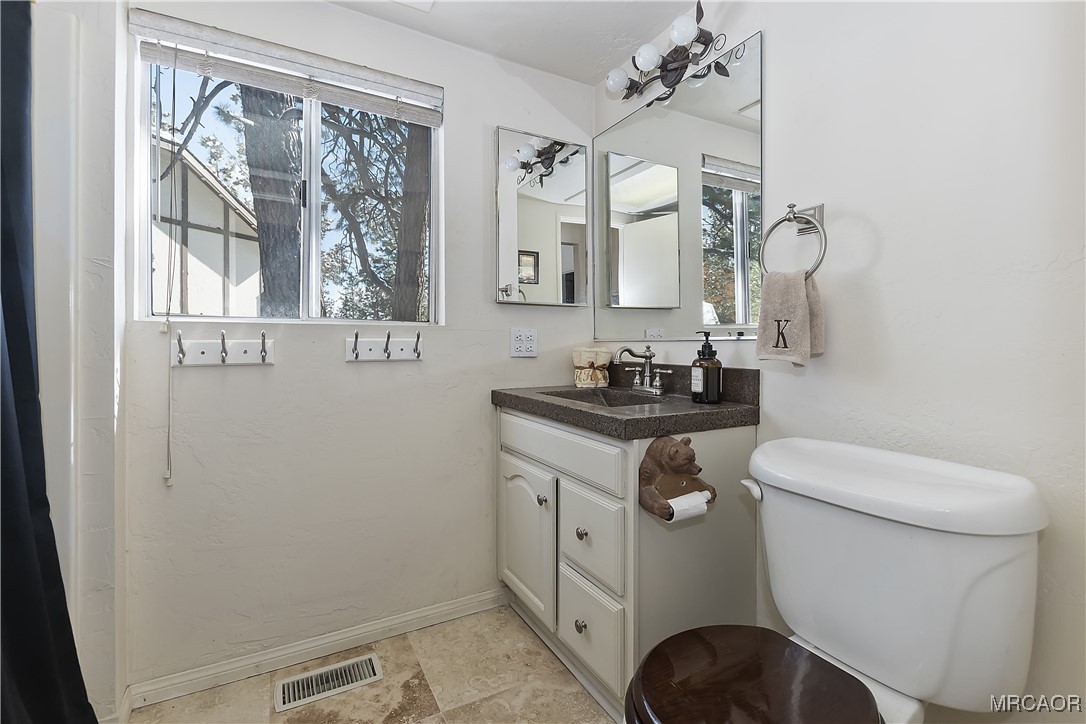 1004 White Mountain Drive Property Photo 12