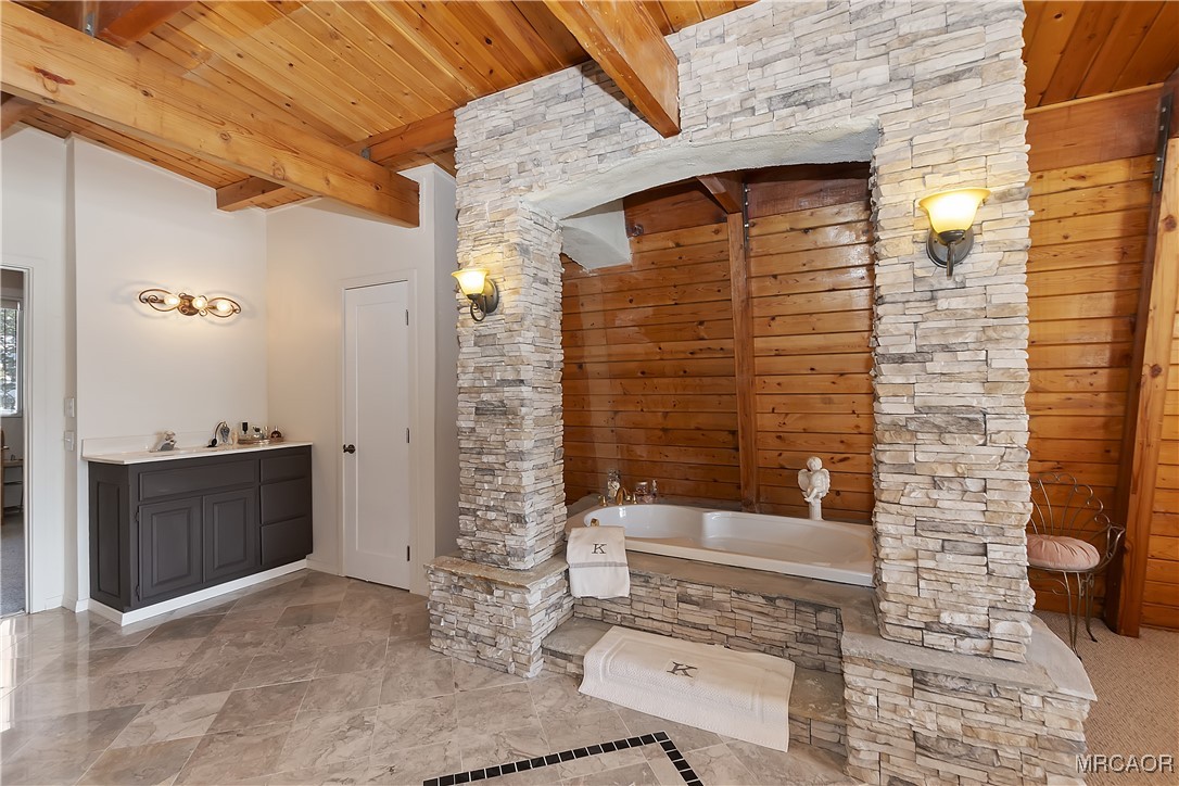 1004 White Mountain Drive Property Photo 15