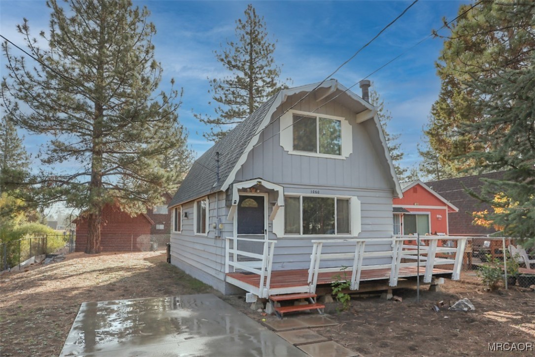 1060 Sierra Avenue Property Photo 1