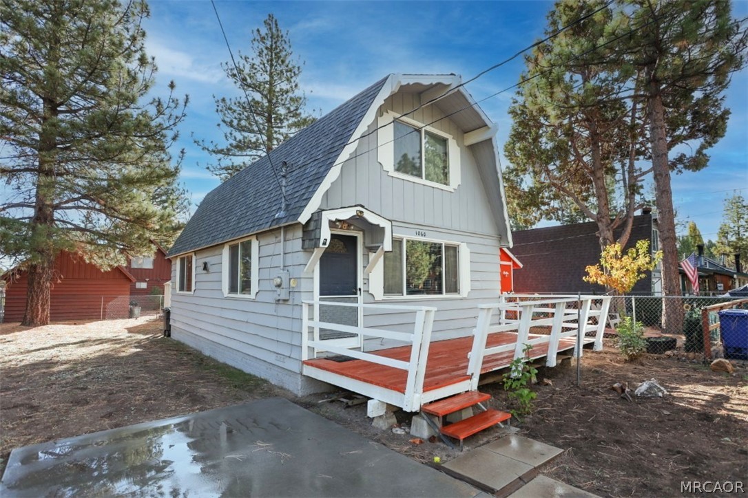 1060 Sierra Avenue Property Photo 1