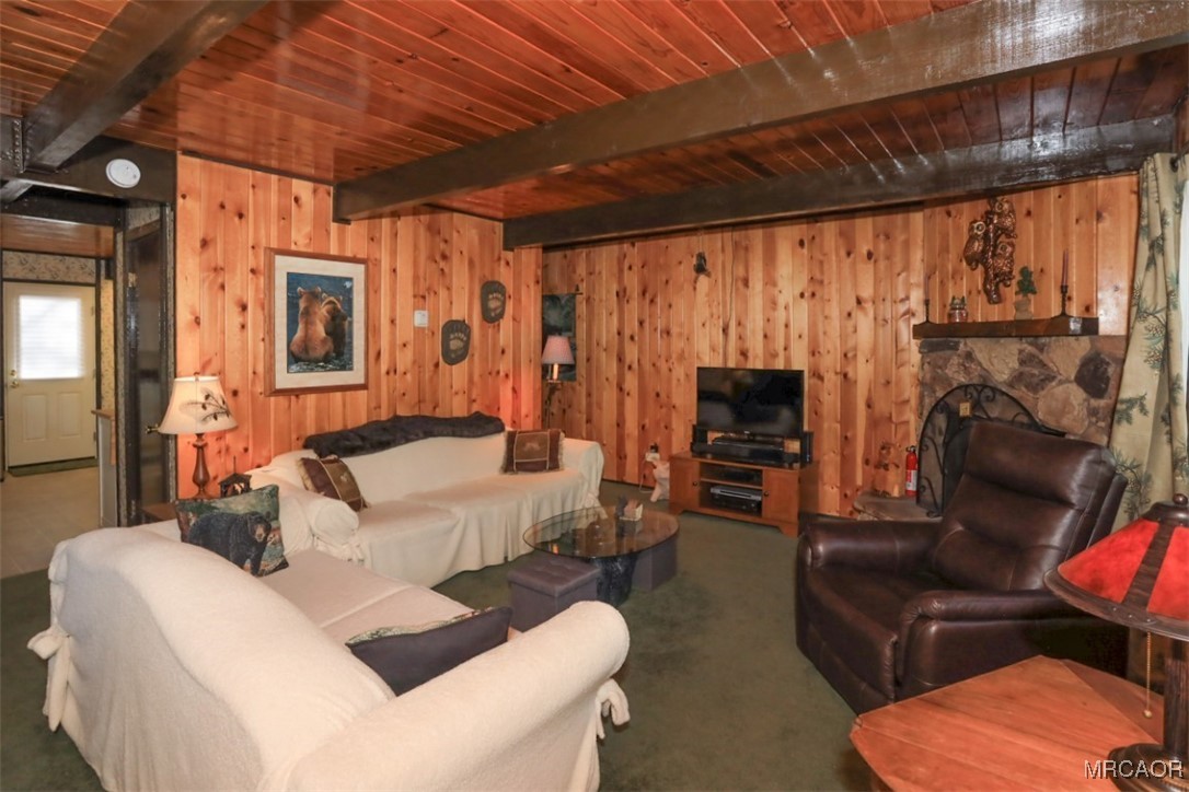 1060 Sierra Avenue Property Photo 5
