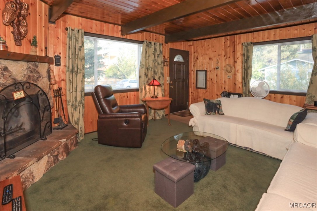1060 Sierra Avenue Property Photo 8