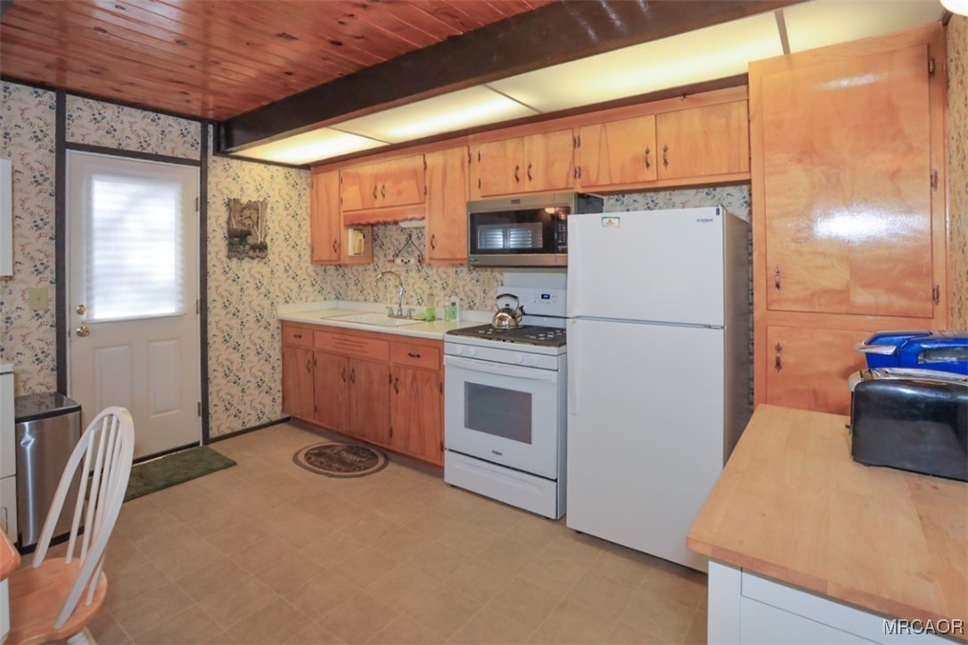 1060 Sierra Avenue Property Photo 10