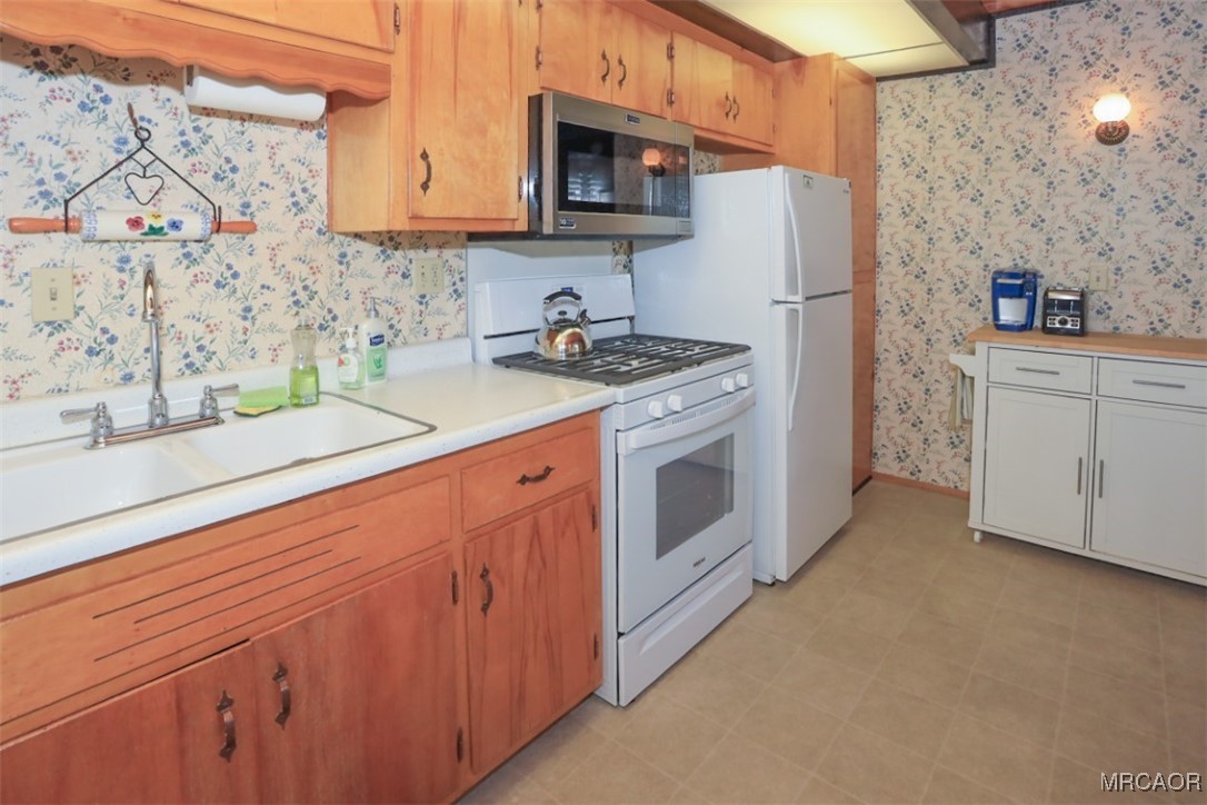 1060 Sierra Avenue Property Photo 15