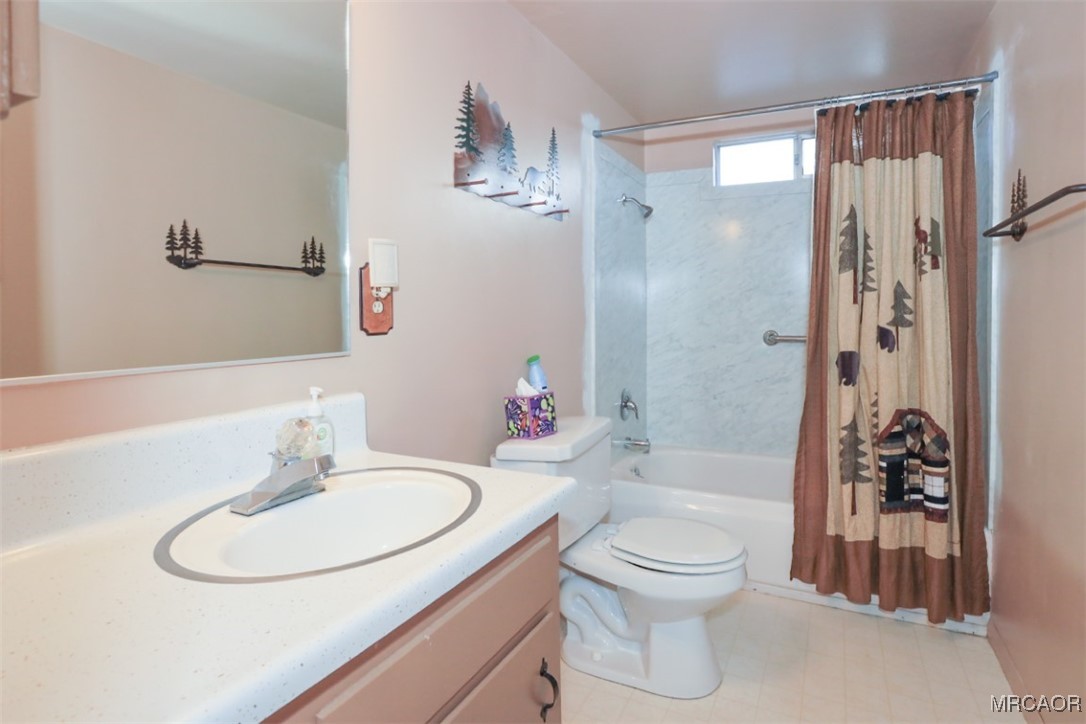 1060 Sierra Avenue Property Photo 17