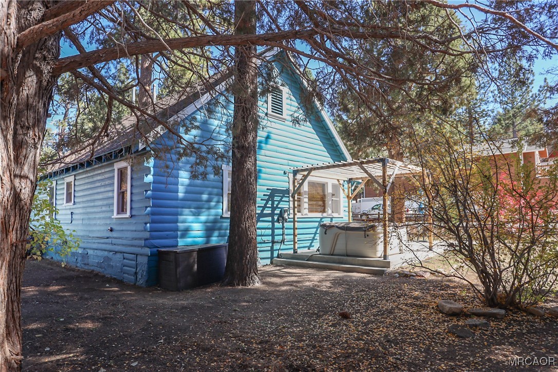 592 Douglas Street Property Photo 8