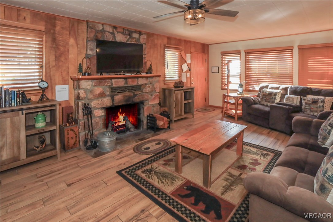 592 Douglas Street Property Photo 11