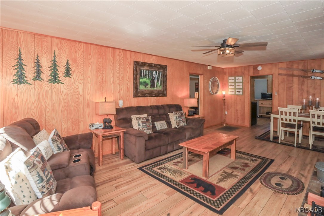 592 Douglas Street Property Photo 13