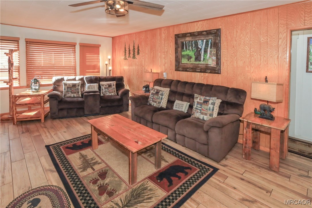 592 Douglas Street Property Photo 14