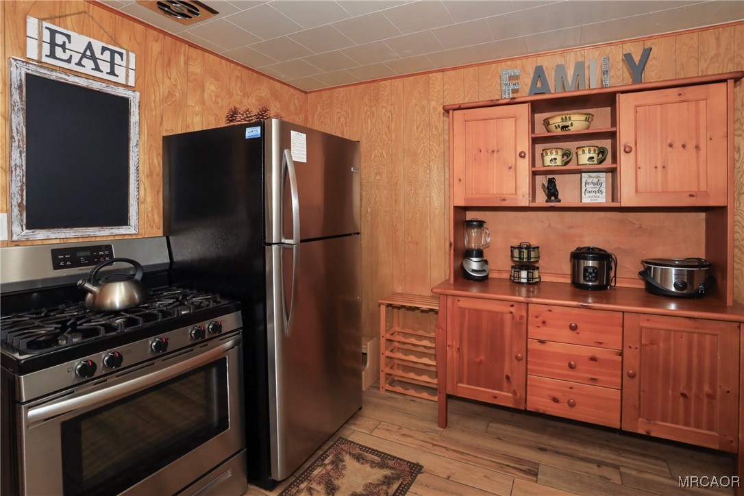592 Douglas Street Property Photo 18