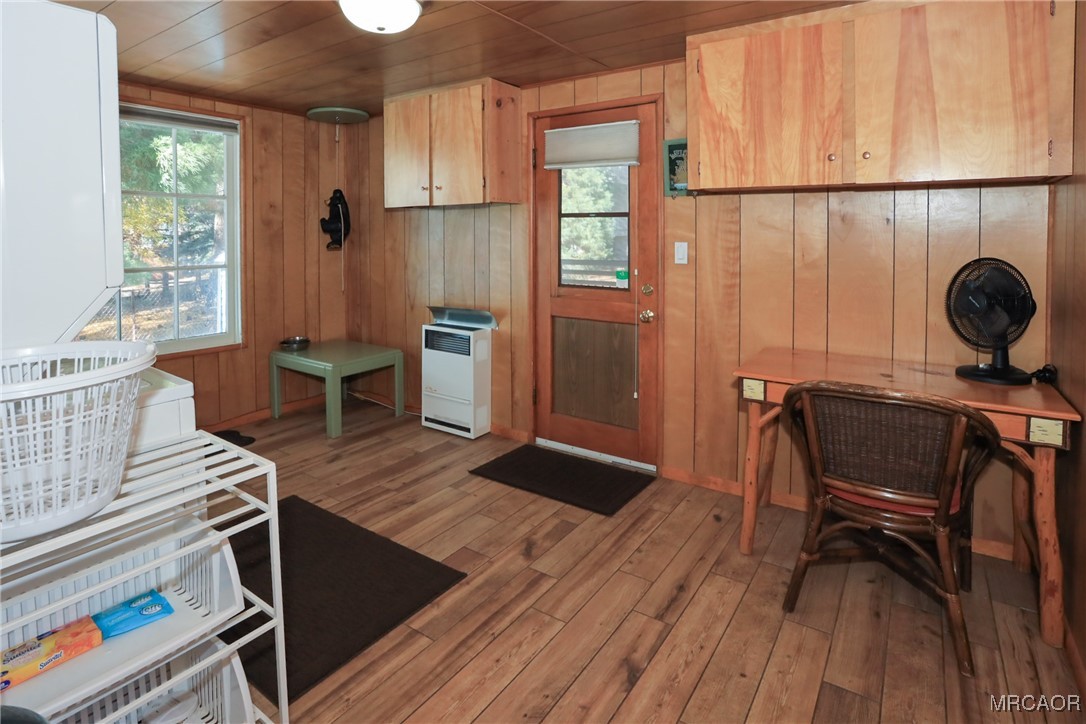 592 Douglas Street Property Photo 20