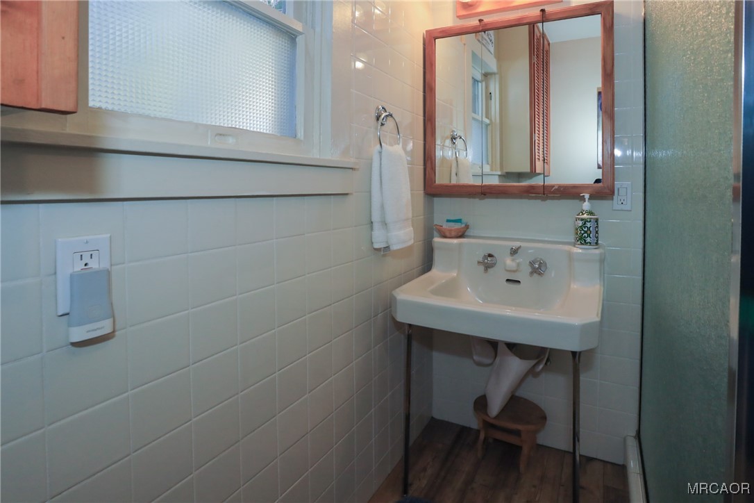 592 Douglas Street Property Photo 27