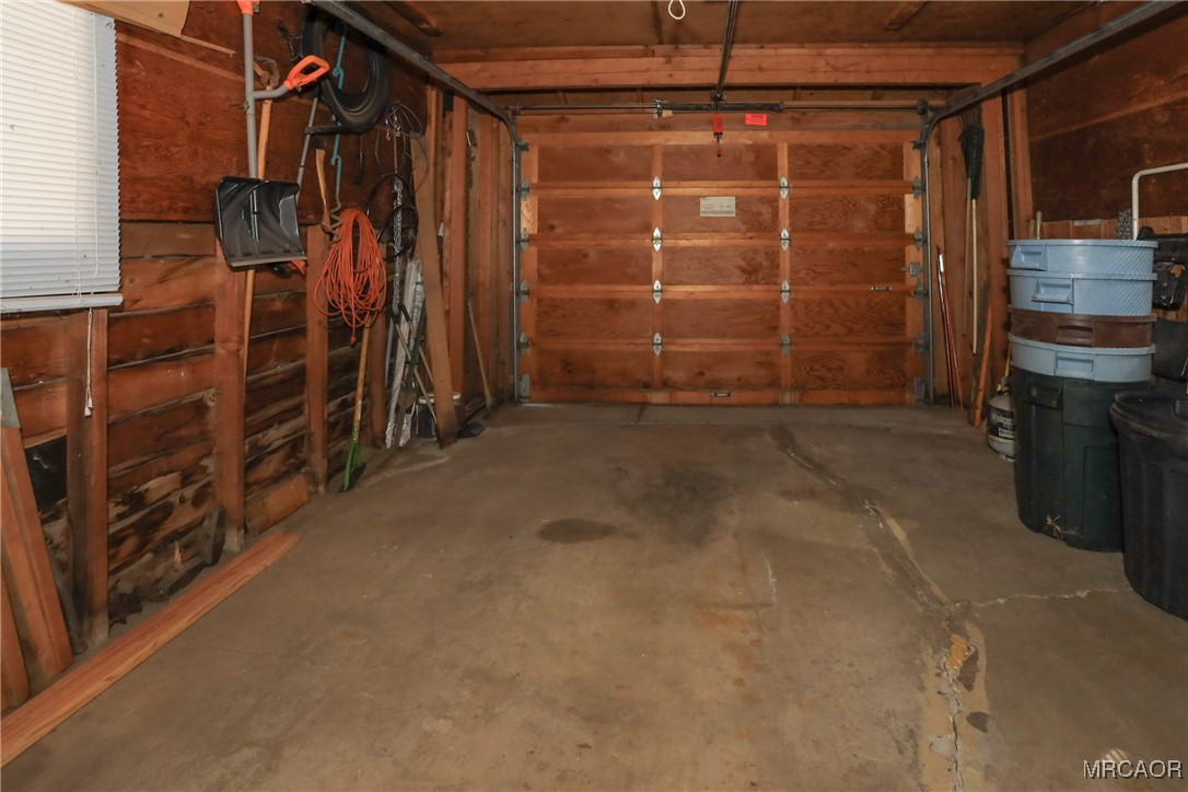 592 Douglas Street Property Photo 33