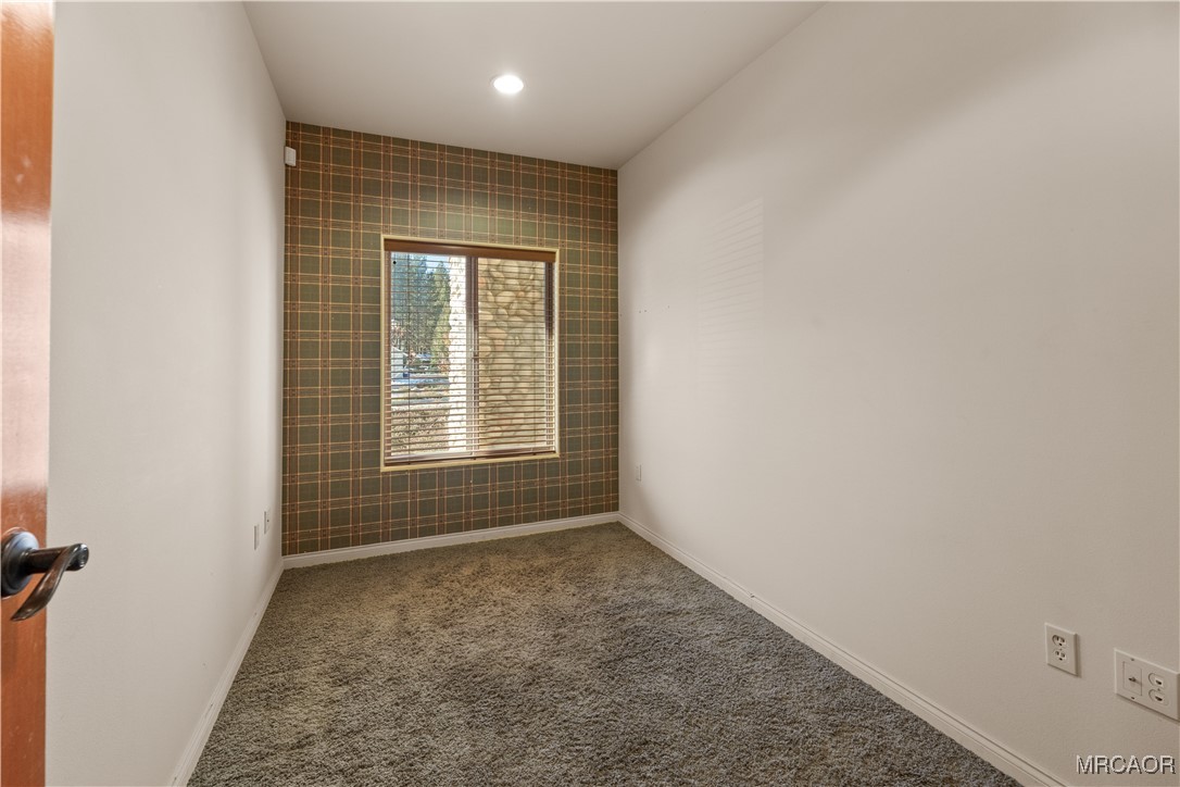 42718 Moonridge Rd Property Photo 16