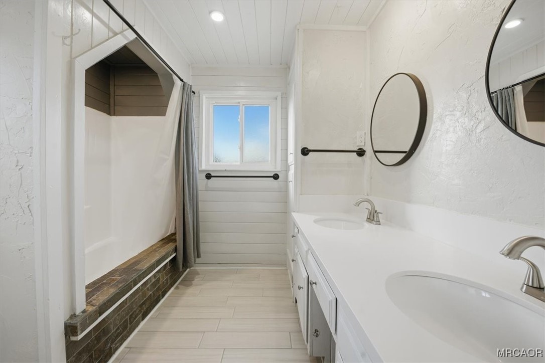 913 Mount Doble Drive Property Photo 33
