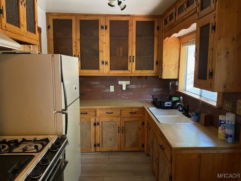 544 Community Drive Property Photo 3