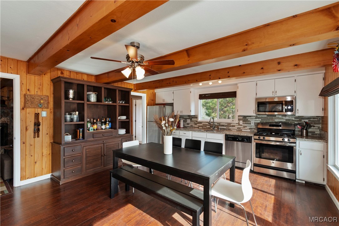 39676 Oakglen Road Property Photo 11
