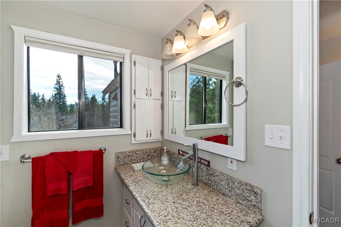 39676 Oakglen Road Property Photo 17