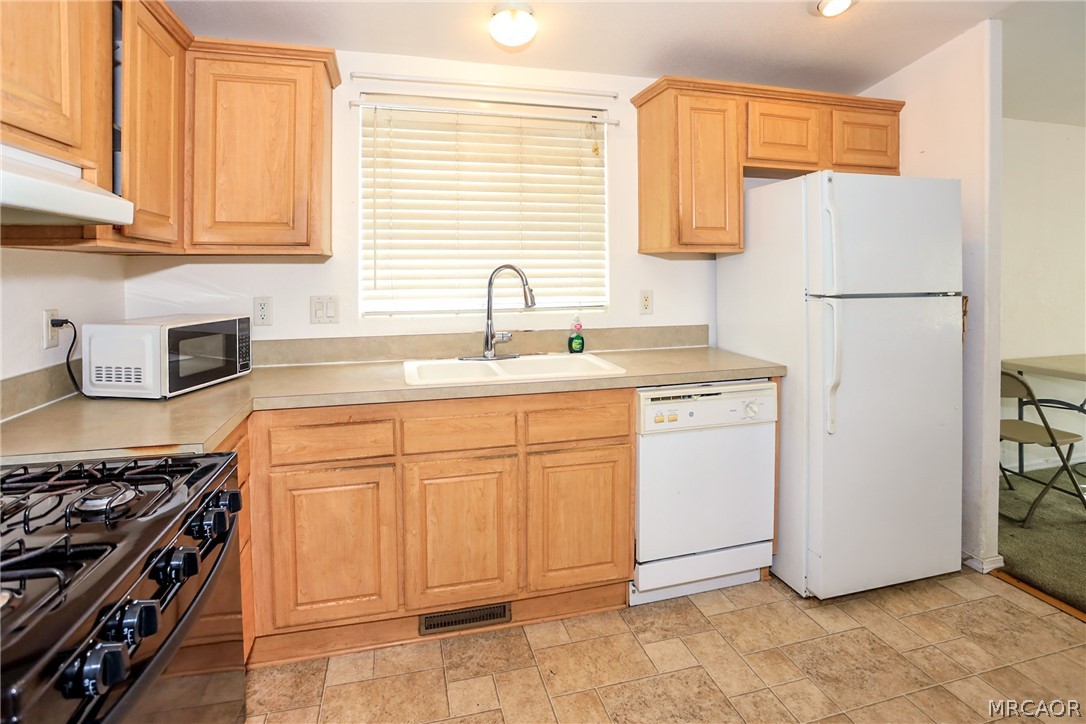 547 Alden # 17 Road 17 Property Photo 7