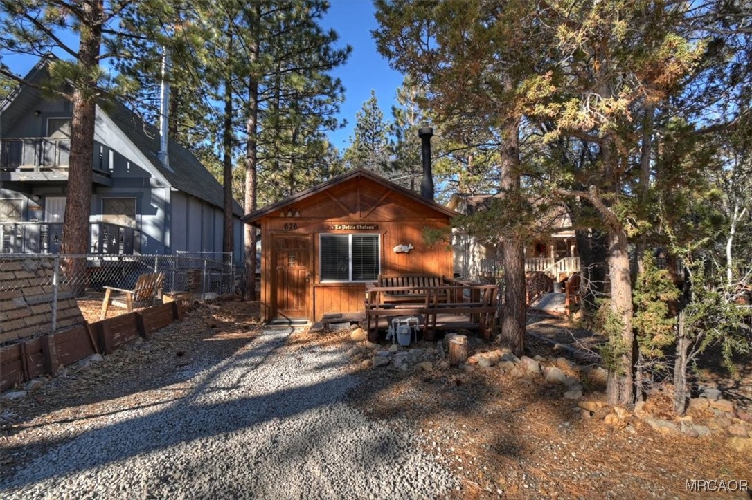 676 Pine Lane Property Photo 3