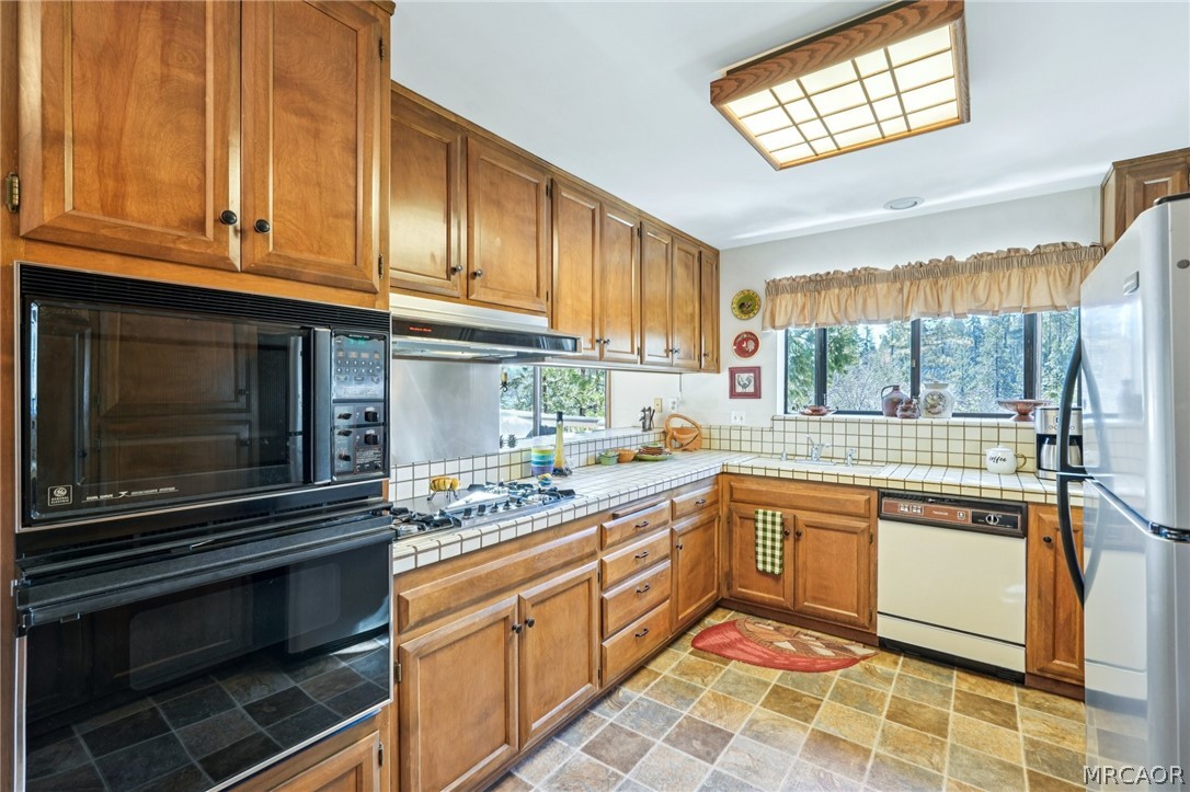 27403 Alpen Drive Property Photo 10