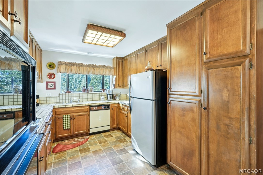 27403 Alpen Drive Property Photo 11