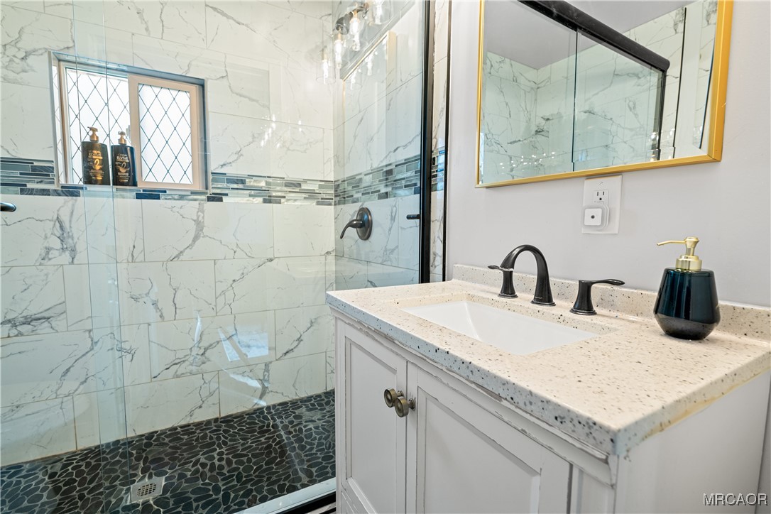 688 Main Street Property Photo 14