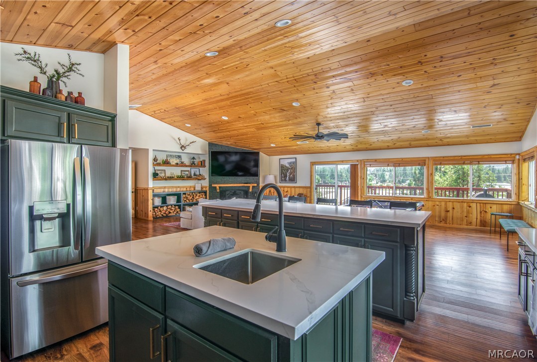 1002 White Mountain Drive Property Photo 8