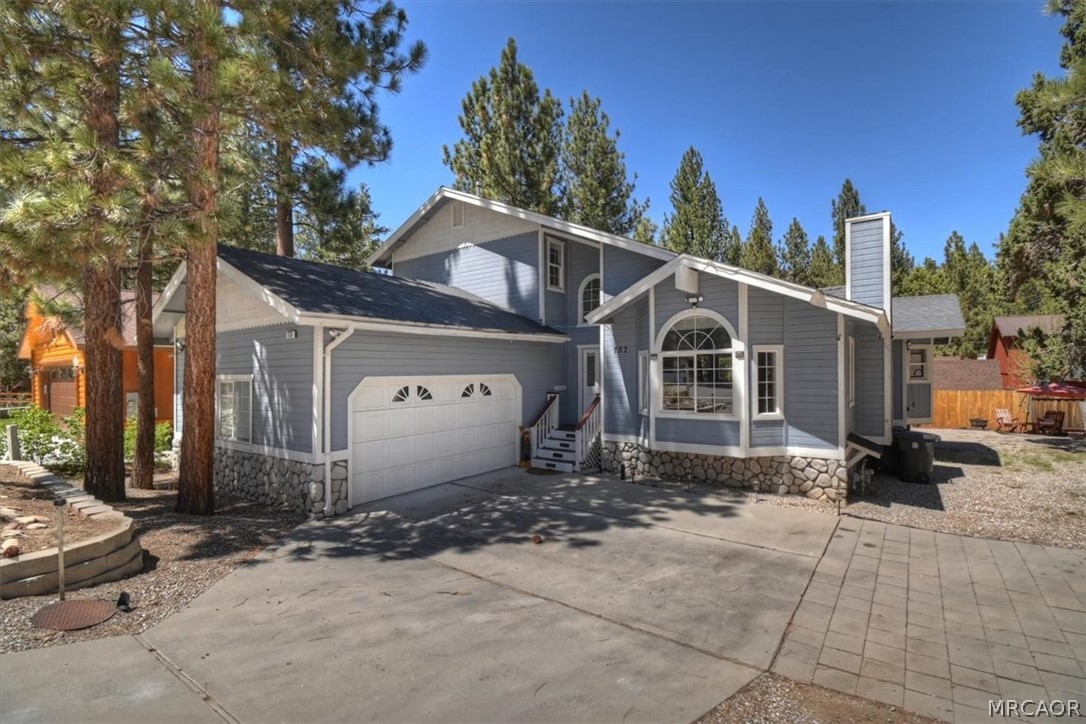 737 East Mountain View Property Photo 1