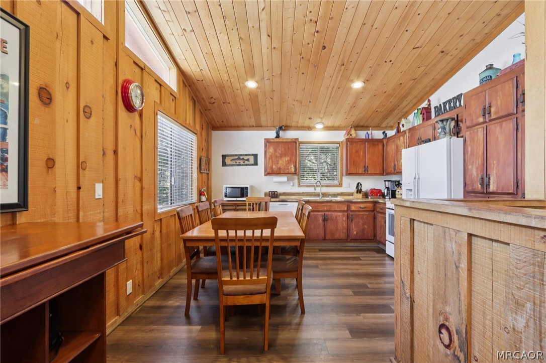 788 Silver Tip Drive Property Photo 10