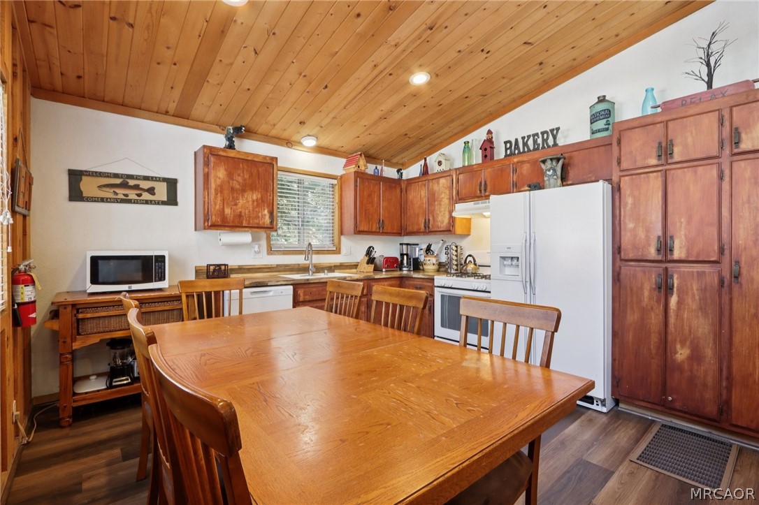 788 Silver Tip Drive Property Photo 11