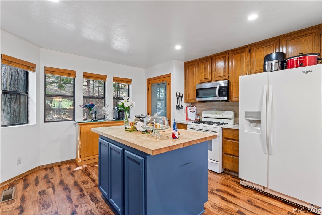27528 Ashwood Lane 27528 Property Photo 1