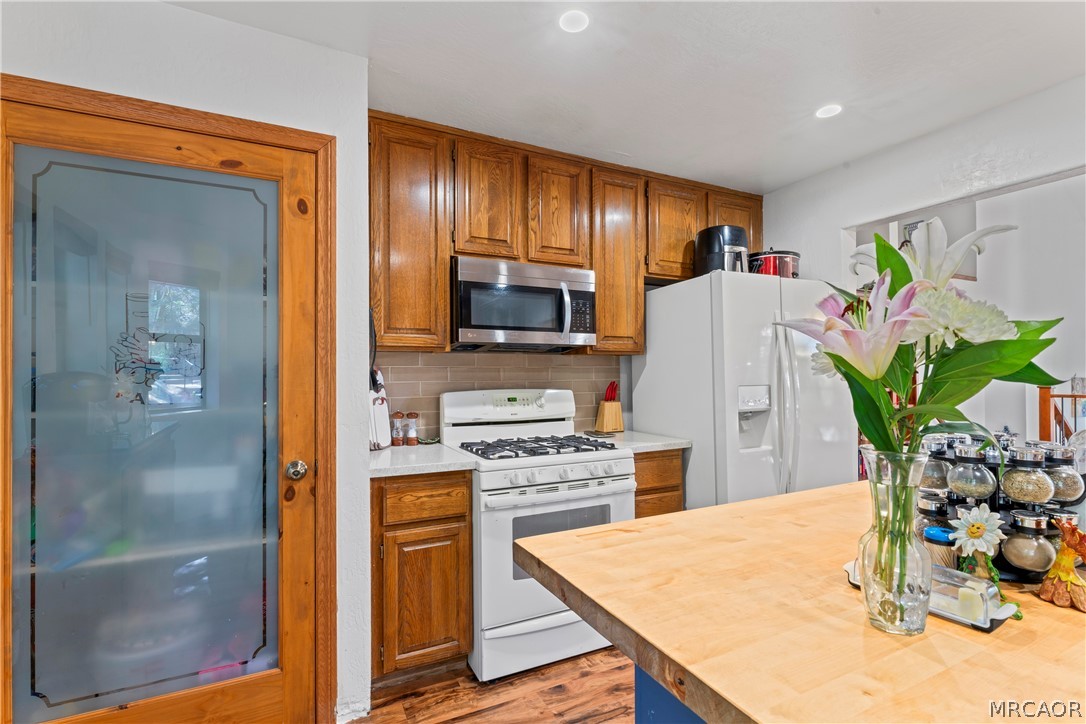 27528 Ashwood Lane 27528 Property Photo 4