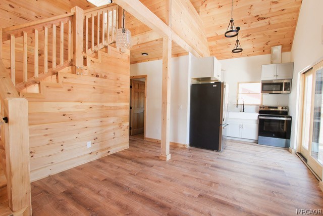 33149 Holcomb Creek Drive Property Photo 2