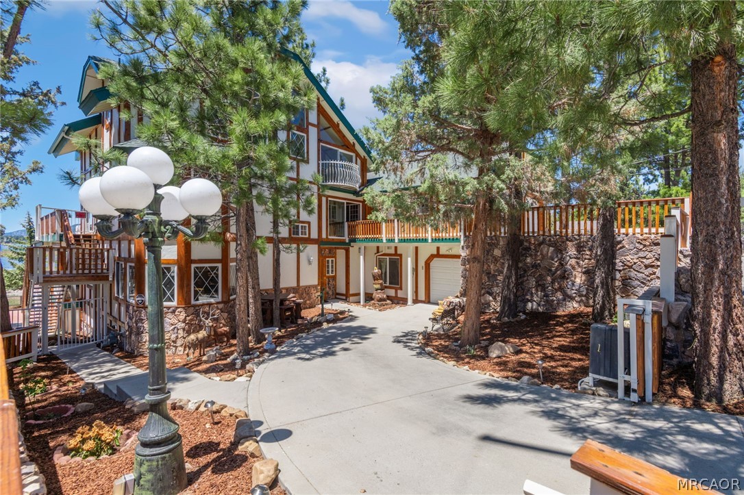 202 South Eagle Drive Property Photo 1