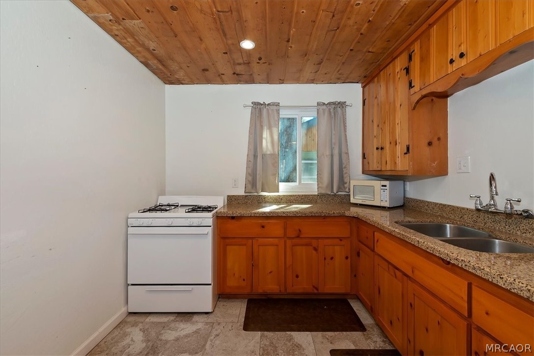437 Booth Way Property Photo 11