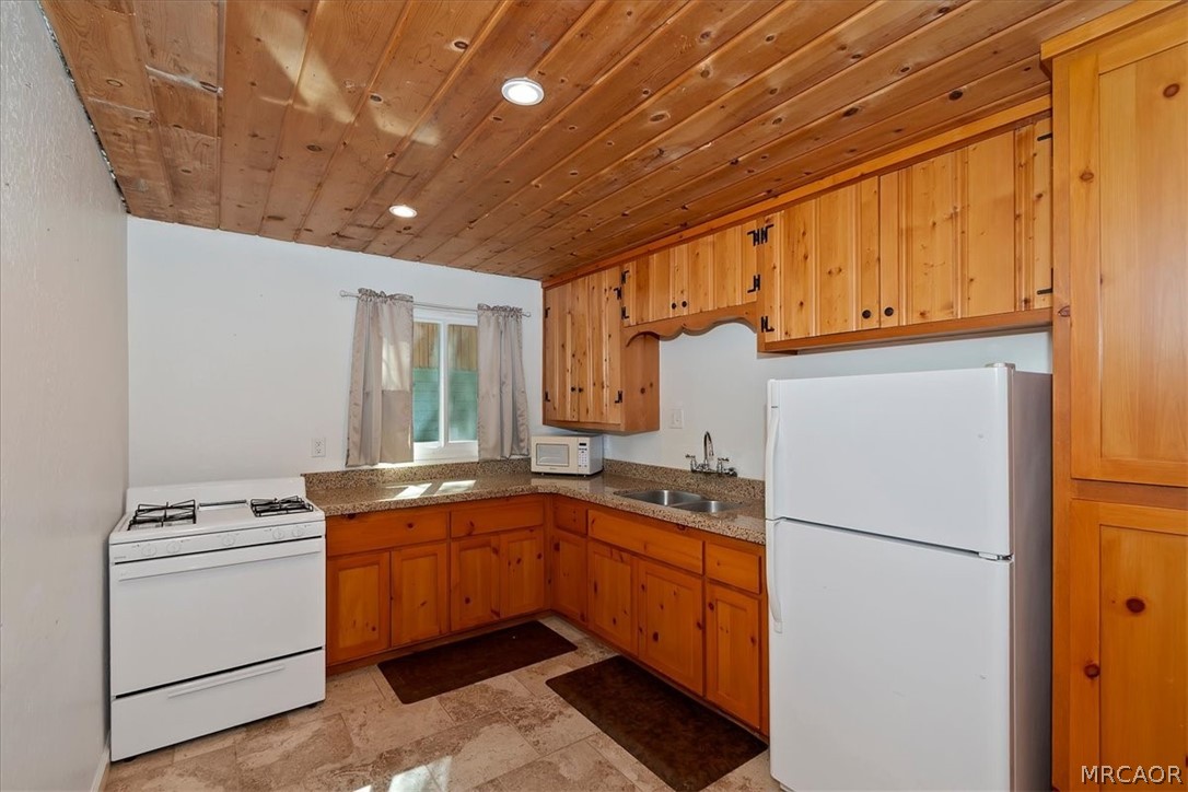 437 Booth Way Property Photo 12