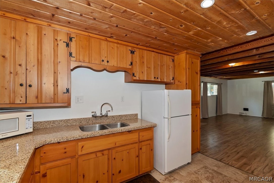 437 Booth Way Property Photo 13