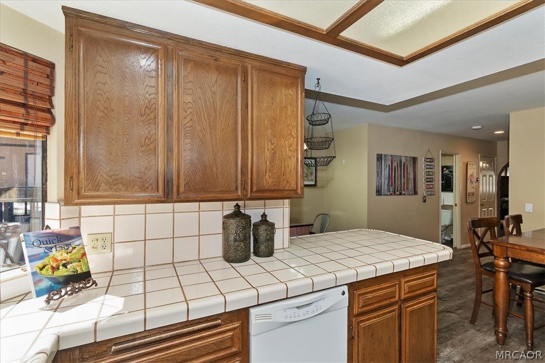 569 Summit Boulevard 6 Property Photo 14