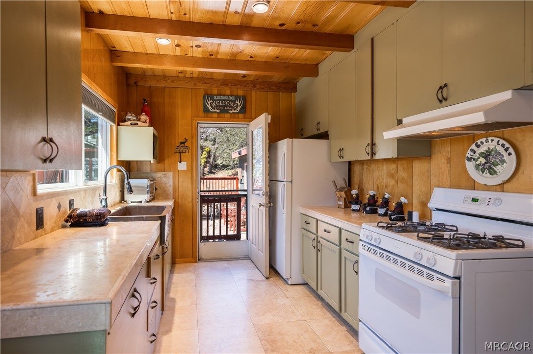 43656 Ridge Crest Drive Property Photo 10