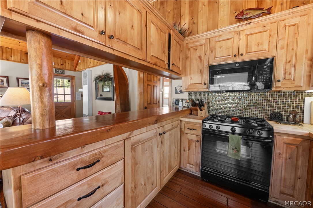 653 Temple Lane Property Photo 8