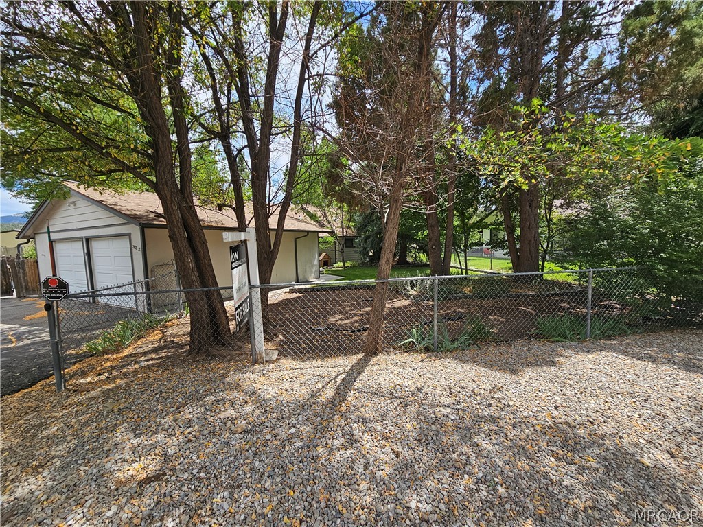 332 West Meadow Lane Property Photo 1