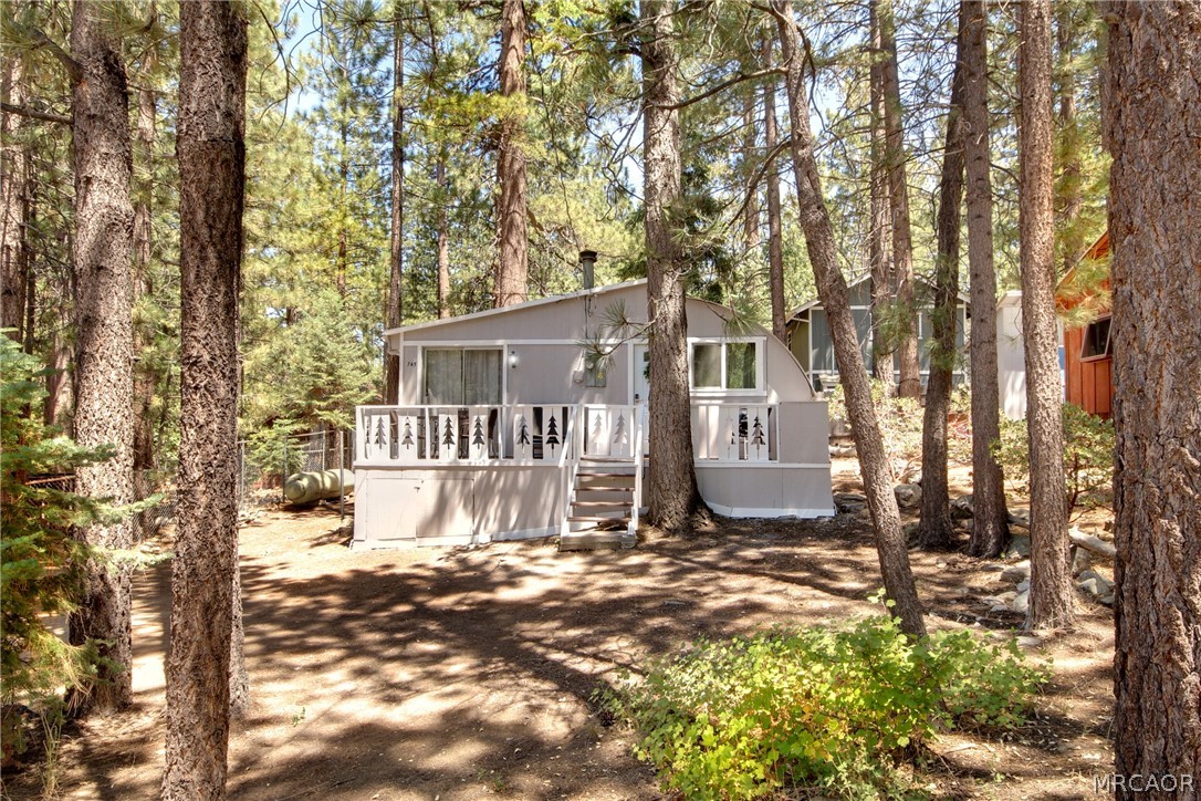 745 Eureka Drive Property Photo 2