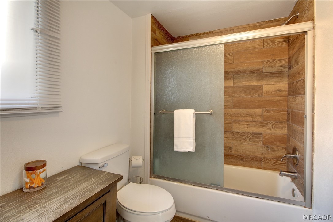 986 Cameron Drive Property Photo 16