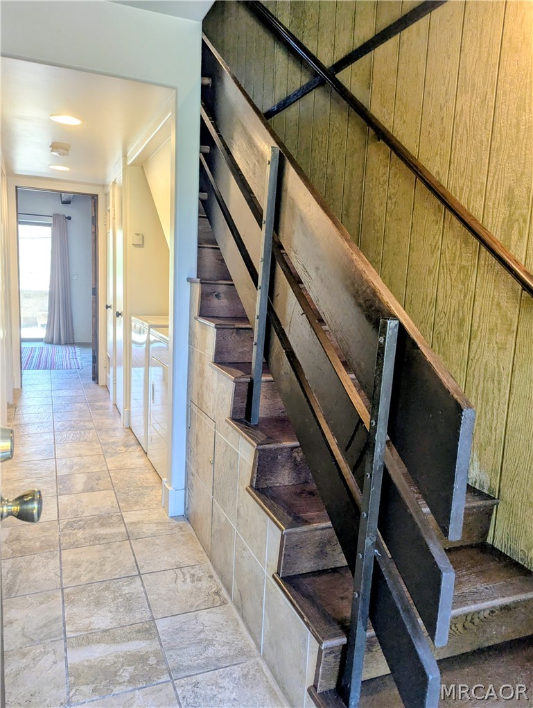 861 Thrush Drive 56 Property Photo 3