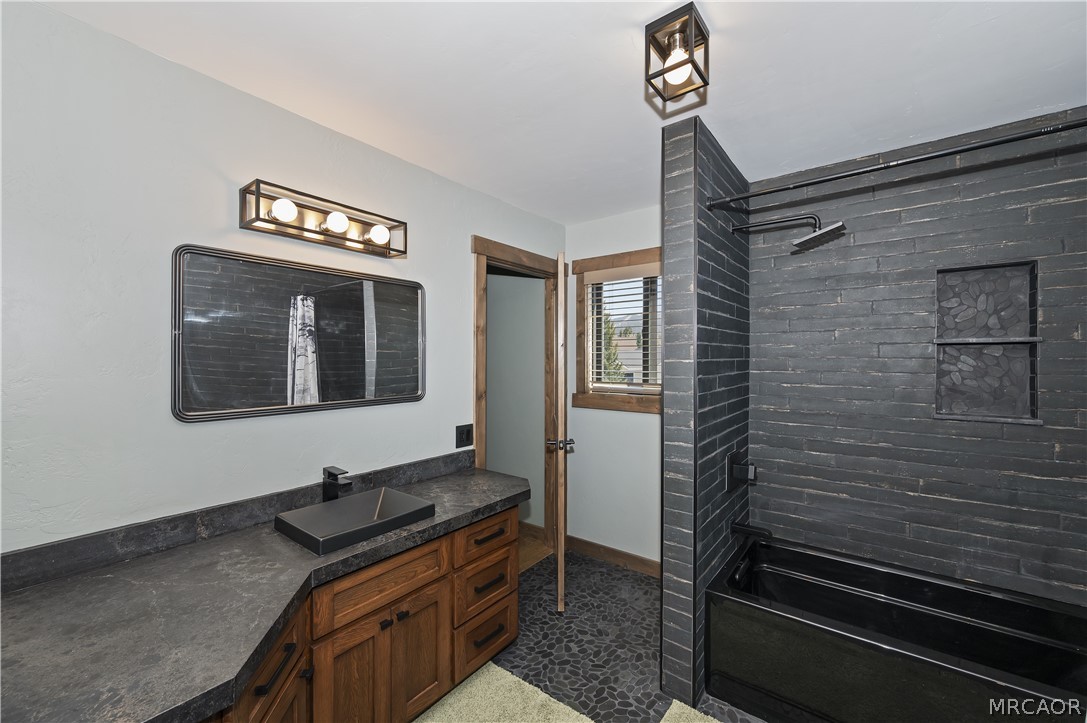 41940 Centre Court Property Photo 33