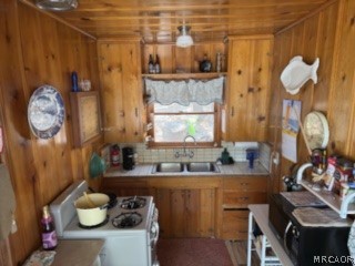 658 Yukon Road Property Photo 4