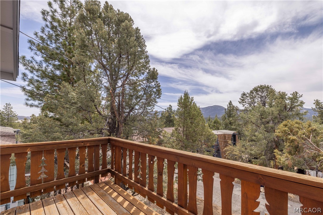 391 Mullins Drive Property Photo 3