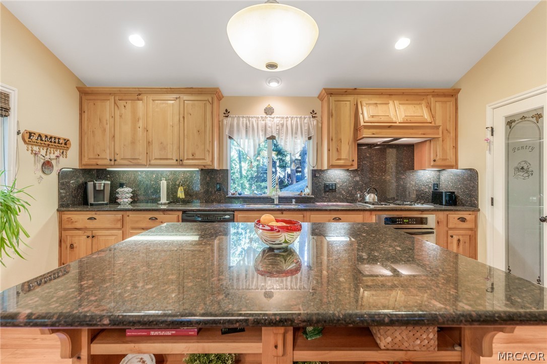 24380 Horst Drive Property Photo 6